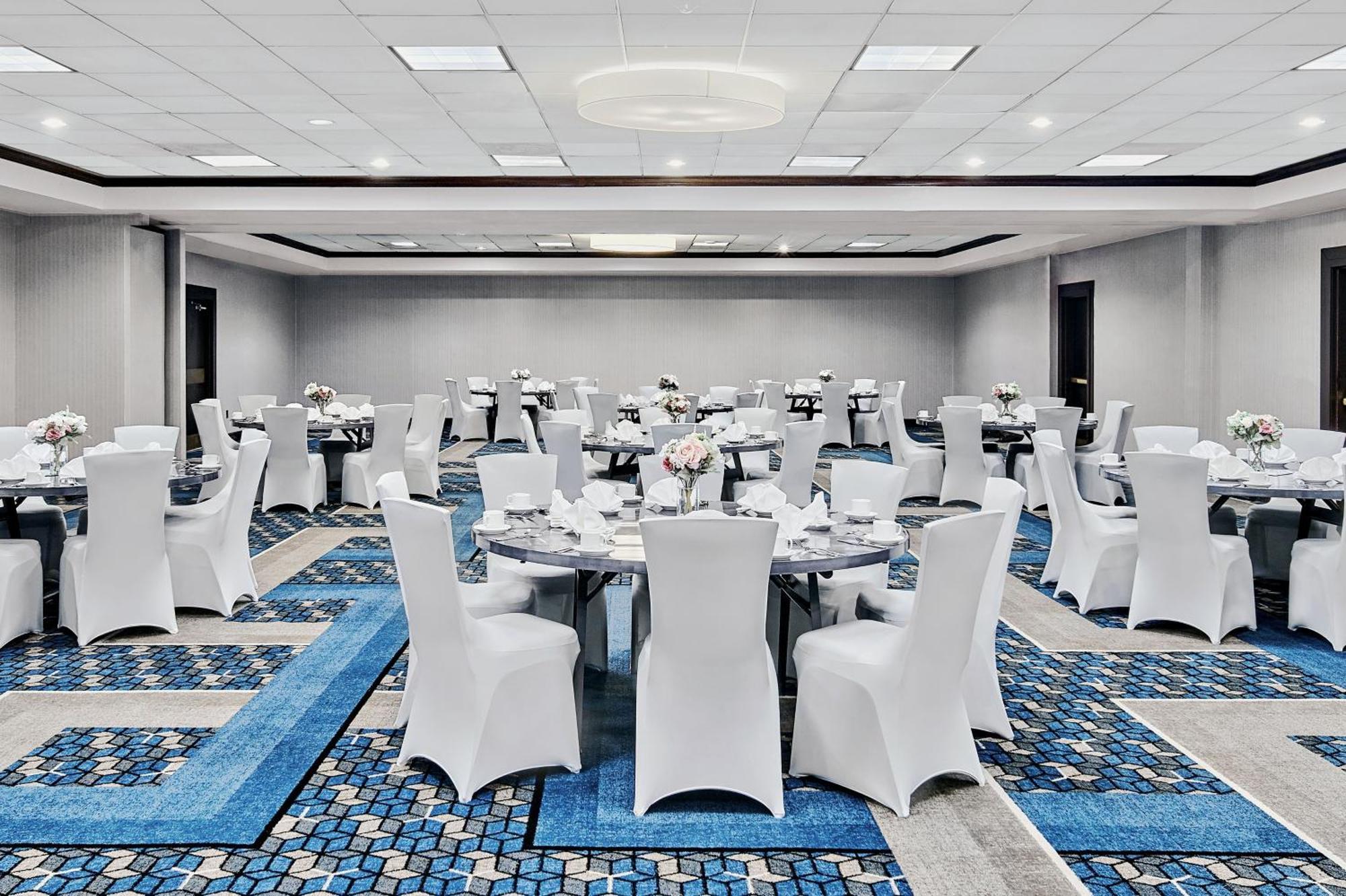 Four Points By Sheraton Richmond Airport Сандстон Экстерьер фото