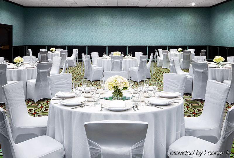 Four Points By Sheraton Richmond Airport Сандстон Экстерьер фото
