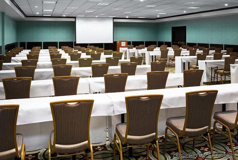 Four Points By Sheraton Richmond Airport Сандстон Экстерьер фото